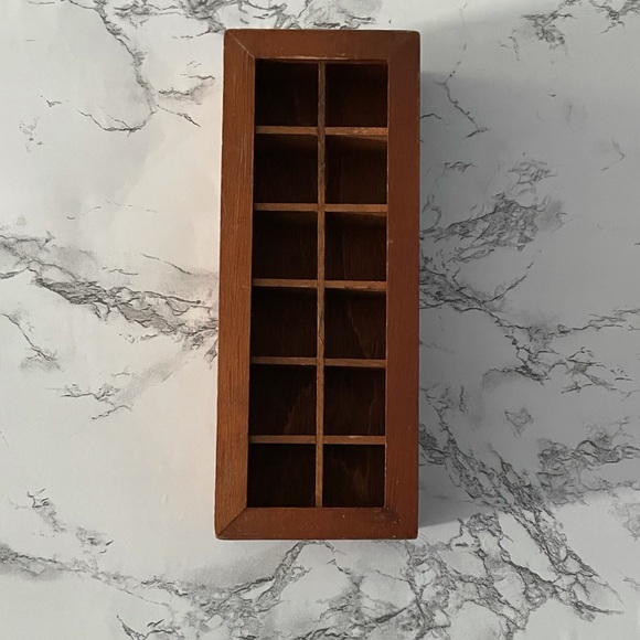 Vintage Essential Oil Holder - Picture 2 of 3